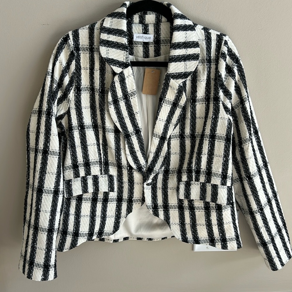 Vestique Becca Plaid Cropped Blazer Black Cream Scalloped NWT Size Medium
